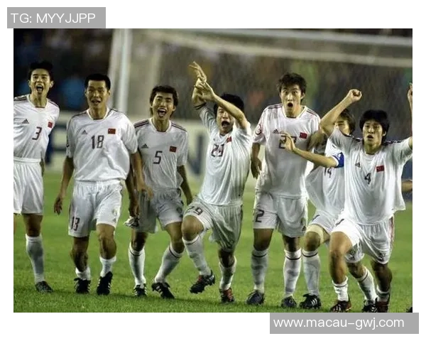 回顾02年国足与巴西对决的阵容分析与比赛精彩瞬间