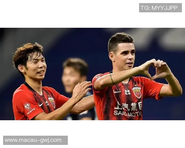 卡尔达斯与佩雷拉激战正酣谁能在这场对决中笑到最后